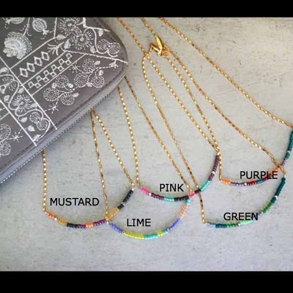 BEADED CHOKER NECKLACE